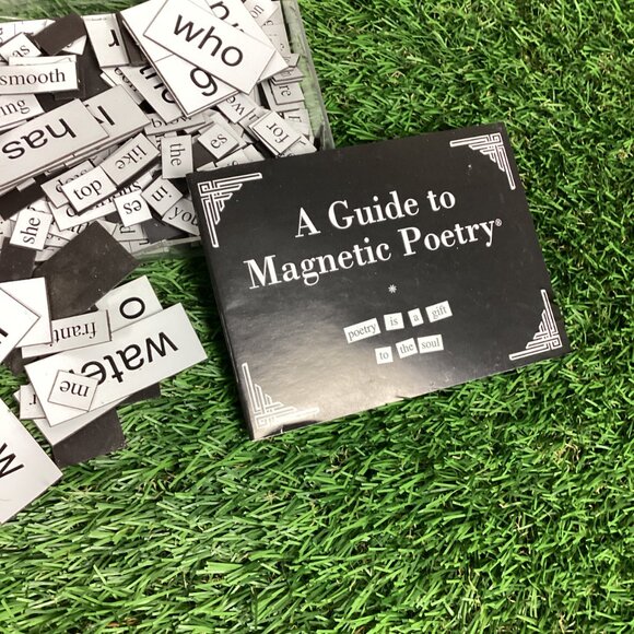 Magnetic poetry Kit + More - Picture 3 of 3